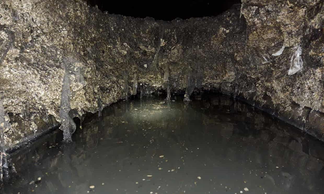 Fatberg removed from London sewer