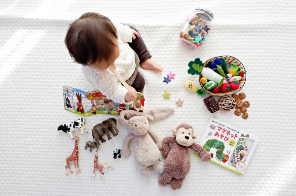 Buying secondhand or renting toys are sustainable alternatives for your baby